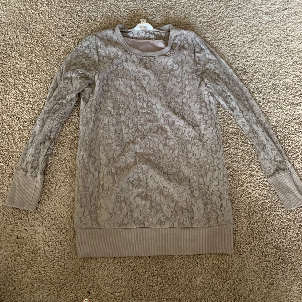 Medium maternity lace sweater